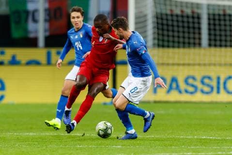 Fußball, Nations League, Italien - Portugal Italien, Mailand, 17.11.2018, UEFA Nations League, League A, Group 3, Italien - Portugal William Carvalho (POR) und Jorginho (ITA) im Zweikampf ( DeFodi048