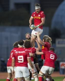 Deutschland - Kanada, WM-Qualifikationsspiel Qualifikationsspiel zum Rugby World Cup 2019 in Japan zwischen Deutschland und Kanada am 17.11.2018 in Marseille. Kyle Baillie (Canada, 6) faengt den Gasseneinwurf gegen Jarrid Els (Deutschland, 8)., Marseille Bouches-du-Rhone Frankreich Stade Delort