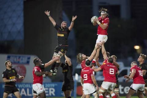 Deutschland - Kanada, WM-Qualifikationsspiel Qualifikationsspiel zum Rugby World Cup 2019 in Japan zwischen Deutschland und Kanada am 17.11.2018 in Marseille. Kyle Baillie (Canada, 6) faengt den Gasseneinwurf vor Michael Poppmeier (Deutschland, 4)., Marseille Bouches-du-Rhone Frankreich Stade Delort