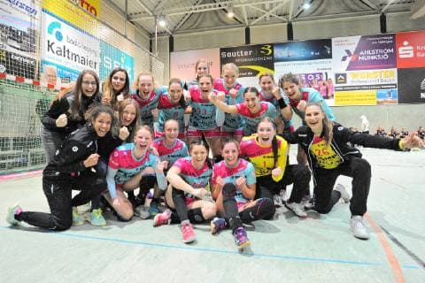 Siegesjubel bei den TusSies aus Metzingen TusSies Metzingen, Handball, HBF, EHF-Cup, Ligaspiel, 17.11.2018, Foto:TBaur Eibner TusSies Metzingen vs. DHK Banik Most Metzingen Copyright: xEIBNER TobiasxBaurx EP_TBR