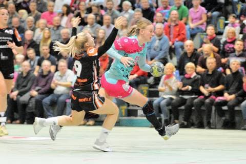 Tamara Haggerty (TusSies Metzingen 55) TusSies Metzingen, Handball, HBF, EHF-Cup, Ligaspiel, 17.11.2018, Foto:TBaur Eibner TusSies Metzingen vs. DHK Banik Most Metzingen Copyright: xEIBNER TobiasxBaurx EP_TBR