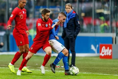 Fußball, Nations League, Italien - Portugal Italien, Mailand, 17.11.2018, UEFA Nations League, League A, Group 3, Italien - Portugal Bernardo Silva (POR) und Marco Verratti (ITA) im Zweikampf ( DeFodi048