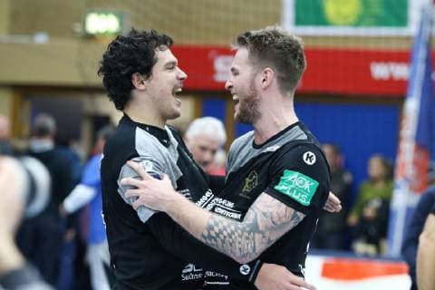 Gabor Pulay (Elbflorenz, links) und Nils Holger Kretschmer (Elbflorenz, rechts) freuen sich ueber den Sieg in Huettenberg TV Huettenberg vs HC Elbflorenz, Handball, 2. Bundesliga, 17.11.2018 TV Huettenberg vs HC Elbflorenz, Handball, 2. Bundesliga, 17.11.2018 Huettenberg Copyright: xEIBNER RenexWeissx EP_RWS