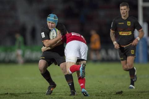 Deutschland - Kanada, WM-Qualifikationsspiel Qualifikationsspiel zum Rugby World Cup 2019 in Japan zwischen Deutschland und Kanada am 17.11.2018 in Marseille. Dash Barber (Deutschland, 16) wird von Ciaran Hearn (Canada, 22) attackiert, rechts im Hintergrund Raynor Parkinson (Deutschland, 10)., Marseille Bouches-du-Rhone Frankreich Stade Delort
