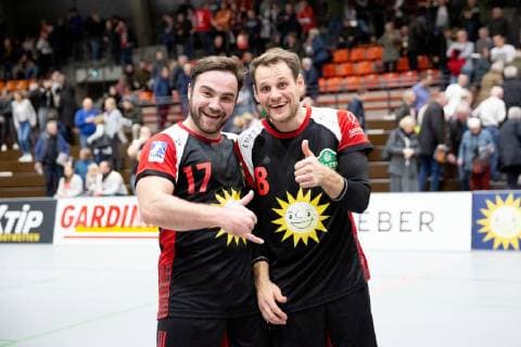 Luebbecke, Deutschland 17.11.2018: 2. Handball Bundesliga - 2018 2019 - TuS-N-Luebbecke vs. HC Rhein Vikings (L-R) Luka Rakovic (Luebbecke), Jens Bechtloff (Luebbecke) Luebbecke Nordrhein-Westfalen Deutschland Merkur Arena