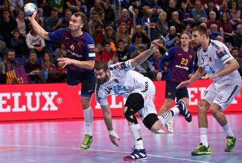 November 17, 2018 - Barcelona, Catalonia, Spain - Casper Mortensen and Vuko Borozan during the match between FC Barcelona Barca and HC Vardar, corresponding to the week 8 of the Velux Champions League, played at the Palau Blaugrana on 17th November 2018 in Barcelona, Spain. Photo: Urbanandsport NurPhoto. FC Barcelona v HC Vardar - Handball Champions League  - ZUMAn230 20181117_zaa_n230_636 Copyright: xJoanxVallsx