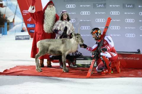 Sport Themen der Woche KW46 Sport Bilder des Tages ALPINE SKIING - FIS WC Levi LEVI,FINLAND,18.NOV.18 - ALPINE SKIING - FIS World Cup, slalom, men. Image shows Marcel Hirscher (AUT) with a reindeer. GEPAxpictures xChristianxWalgram