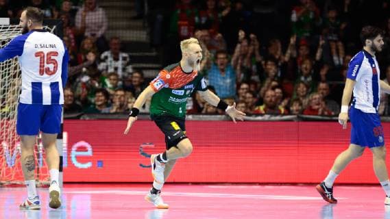 18.11.2018, xtgx, Handball EHF Pokal, SC Magdeburg - FC Porto emspor, v.l. Matthias Musche (Magdeburg, 6) Jubel, Torjubel, jubelt über das Tor, celebrate the goal, celebration GETEC Arena