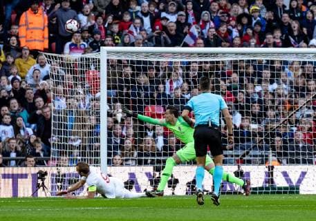 Harry Kane of England misses a great chance at the back post during the UEFA Nation League Group Stage match between England and Croatia at Wembley Stadium, London, England on 18 November 2018. Copyright: xLiamxMcAvoyx 21980010