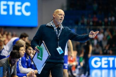 18.11.2018, xtgx, Handball EHF Pokal, SC Magdeburg - FC Porto emspor, v.l. Magnus Andersson (FC Porto, Trainer) gibt Anweisungen, gestikuliert mit den Armen, gesticulate, gives instructions GETEC Arena