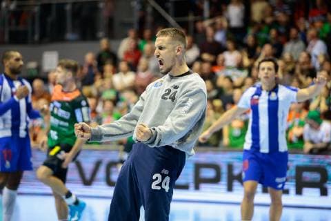 18.11.2018, xtgx, Handball EHF Pokal, SC Magdeburg - FC Porto emspor, v.l. Thomas Bauer (FC Porto, 24) Jubelt über gehaltenen Ball, abgewehrt, gehalten, Torhüter GETEC Arena