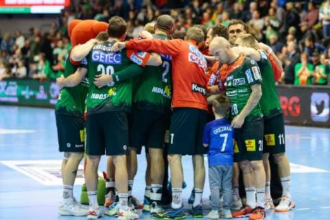 18.11.2018, xtgx, Handball EHF Pokal, SC Magdeburg - FC Porto emspor, v.l. Magdeburg Jubel über den Sieg, Jubel nach Spielende GETEC Arena