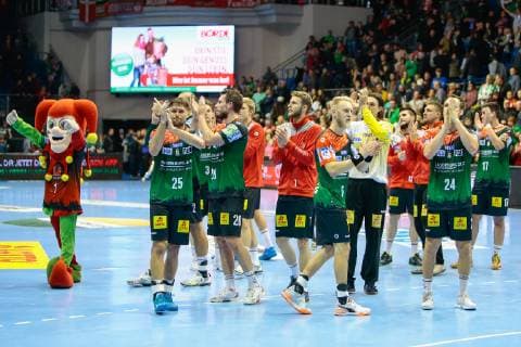 18.11.2018, xtgx, Handball EHF Pokal, SC Magdeburg - FC Porto emspor, v.l. Magdeburg Jubel über den Sieg, Jubel nach Spielende GETEC Arena