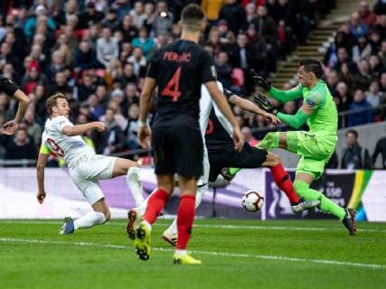 Harry Kane of England slips the ball to Jesse Lingard of England to score during the UEFA Nation League Group Stage match between England and Croatia at Wembley Stadium, London, England on 18 November 2018. Copyright: xLiamxMcAvoyx 21980071