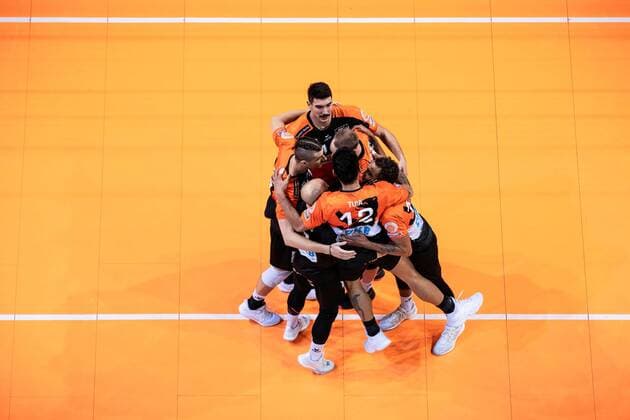 Berlin, Deutschland, 18.11.2018: Jubel BR Volleys, Volleyball Bundesliga Saison 2018 2019, Berlin Recycling Volleys - United Volleys Frankfurt.