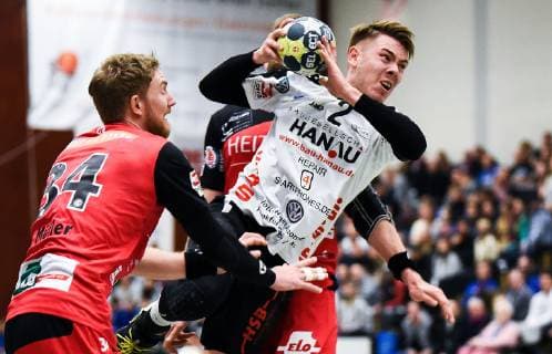 18.11.2018, xpsx, Handball 3.Liga, HSG Hanau - HC Erlangen II v.l. Felix Mueller (Erlangen), Johannes Bayer (Erlangen), Jan-Eric Ritter (Hanau) Hanau Hessen Deutschland (DEU)