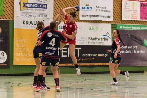 Jurate Zilinskaite (SG H2Ku Herrenberg Kuties 15)h, Katrin Schroeder (SG H2Ku Herrenberg Kuties 04), Elisa Burkholder (1.FSV Mainz 05 24), SG H2Ku Herrenberg Kuties vs. 1.FSV Mainz 05, Handball, 2.Bundesliga, Frauen, HBF, Saison 18 19, 18.11.2018, SG H2Ku Herrenberg Kuties vs. 1.FSV Mainz 05, Handball, 2.Bundesliga, Frauen, HBF, Saison 18 19, 18.11.2018 Herrenberg Copyright: xEIBNER Wolfgang_Frankx EP_WFK