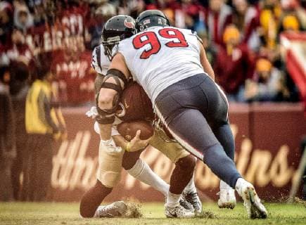 Sport Bilder des Tages November 18, 2018 - Landover, Maryland, U.S - Washington Redskins quarterback ALEX SMITH (11) gets sacked by Houston Texans defensive end J.J. WATT (99) and Houston Texans strong safety KAREEM JACKSON (25). Smith left the game with a compound leg fracture. The Texans beat the Redskins 23-21 at FedEx Field in Landover, Maryland. NFL American Football Herren USA 2018 - Texans beat Redskins 23-21 - ZUMAr118 20181118_zap_r118_002 Copyright: xTomxRothenbergx