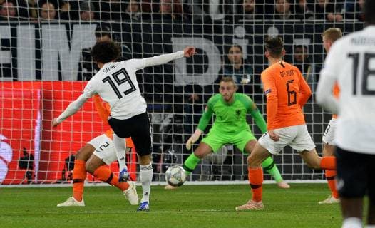 Fussball, Herren, Deutschland, Nationalmannschaft; Nations League, Veltins Arena Gelsenkirchen: Deutschland (weiss) - Niederlande (orange); Leroy Sane (GER) erzielt das Tor zum 2:0 gegen Jasper Cillessen (NED). Aktion DFB REGULATIONS PROHIBIT ANY USE OF PHOTOGRAPHS AS IMAGE SEQUENCES AND OR QUASI-VIDEO.