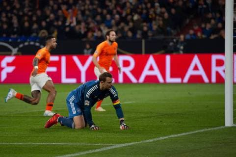 Fußball UEFA Nations League Deutschland - Niederlande am 19.11.2018 in der Veltins Arena in Gelsenkirchen Tor zum 2:1 durch Quincy Promes ( Niederlande ) DFB regulations prohibit any use of photographs as image sequences and or quasi-video.