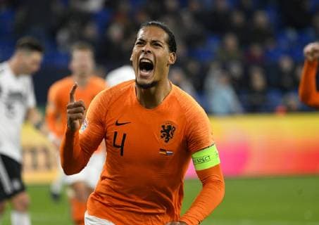 Veltins-Arena Gelsenkirchen 19.11.2018, Fussball UEFA Nations League, 2018 19, 6. Spieltag, Deutschland vs Niederlande --- Virgil Van Dijk (Niederlande) jubelt nach seinem Tor