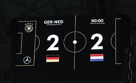Sport Bilder des Tages Fussball, Herren, Saison 2018 19, Nations League (4. Spieltag), Länderspiel in Gelsenkirchen, Deutschland - Niederlande, Anzeigetafel mit 2:2-Endstand, 19.11. 2018, Copyright: xMatthiasxKochx
