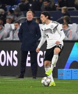 Fussball, Herren, Saison 2018 19, Nations League (4. Spieltag), Länderspiel in Gelsenkirchen, Deutschland - Niederlande (2:2), v. l. Trainer Ronald Koeman (Niederlande), Nico Schulz (Deutschland), 19.11. 2018, Copyright: xMatthiasxKochx