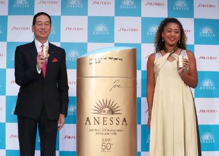November 20, 2018, Tokyo, Japan - Japanese professional tennis player Naomi Osaka (R) smiles with Japan s cosmetics giant Shiseido president Masahiko Uotani (L) as she became the global brand ambassador of Shiseido at a press presentation in Tokyo on Tuesday, November 20, 2018. Osaka won the title of women s singles of the U.S. Open tennis tournament in September. Noxthirdxpartyxsales  (86916611st)