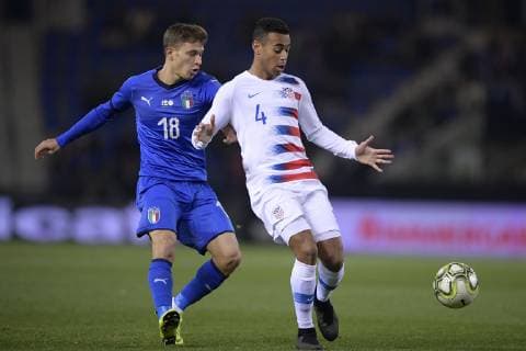Italian Nicolo Barella and US Tyler Adams fight for the ball during a friendly soccer game between Italy and USA in Genk, Tuesday 20 November 2018. YORICKxJANSENS  x05473653x