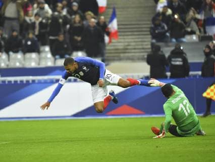 MBappe blessure FOOTBALL : Match amical France vs Uruguay 20 11 2019 