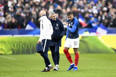 Fußball, Frankreich - Uruguay 10 KYLIAN MBAPPE (FRA) - DECEPTION - BLESSURE - Franck Le Gall (MEDECIN FRANCE) FOOTBALL : France vs Uruguay - Match Amical - 20 11 2018 AnthonyBIBARD FEP Panoramic 