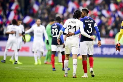 accolade en fin de match entre Edinson Cavani (Uruguay) Presnel Kimpembe (France) FOOTBALL : France vs Uruguay - Match Amical - St Denis - 20 11 2018 JBAutissier Panoramic 