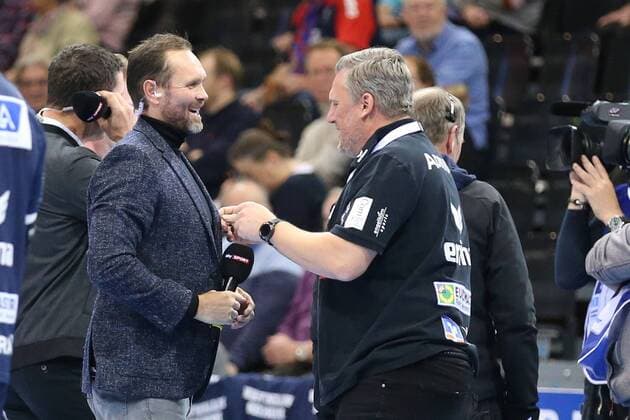 Zu Besuch. Lars Christiansen mit Nikolaj Jacobsen (Rhein-Neckar-Loewen, Trainer) Flensburg Schleswig-Holstein Deutschland Flens-Arena Copyright: xAgentur54Gradx xSpeedphotosx