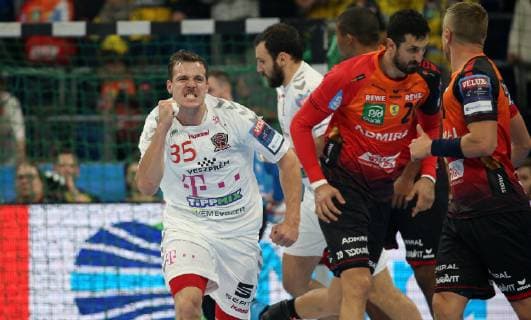 EHF Handball Champions League, Gruppenphase, 9. Spieltag: Rhein-Neckar Löwen - Telekom Veszprem HC am 21.11.2018 in der SAP-Arena in Mannheim (Baden-Württemberg), xmdx, 4-3 fuer Telekom Veszprem durch Kentin Mahe (35, Telekom Veszprem), torjubel, Rhein-Neckar Löwen - Telekom Veszprem HC