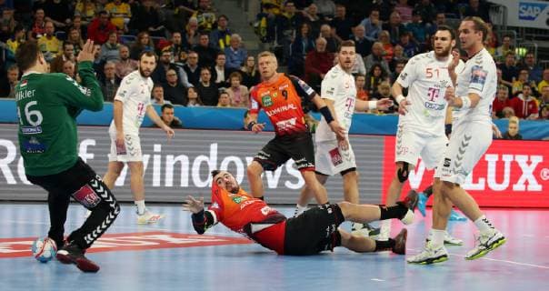 EHF Handball Champions League, Gruppenphase, 9. Spieltag: Rhein-Neckar Löwen - Telekom Veszprem HC am 21.11.2018 in der SAP-Arena in Mannheim (Baden-Württemberg), xmdx, 5-6 fuer due Loewen durch Jannik Kohlbacher (80, Rhein Neckar Loewen) gegen Mikler Roland (16, goalkeeper, Telekom Veszprem), torjubel, Rhein-Neckar Löwen - Telekom Veszprem HC