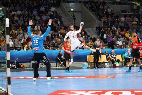 Casper Marguz (Telekom Veszprem HC) alleine vor Andreas Palicka (Rhein Neckar Loewen), Rhein Neckar Loewen vs Telekom Veszprem HC, EHF Champions League, 21.11.2018, Foto Eibner Rhein Neckar Loewen vs Telekom Veszprem HC, EHF Champions League, 21.11.2018 Mannheim Copyright: xEIBNER Alexander_Neisx EP_ANS