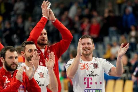 Spieler von Telekom Veszprem HC, Jubel nach dem Schlusspfiff, Sieg, Sieger, Gewinner, jubelt, jubeln, Freude, optimistisch, Highlight, Action, Aktion, Handball, Champions League, Rhein-Neckar Löwen - Telekom Veszprem HC,