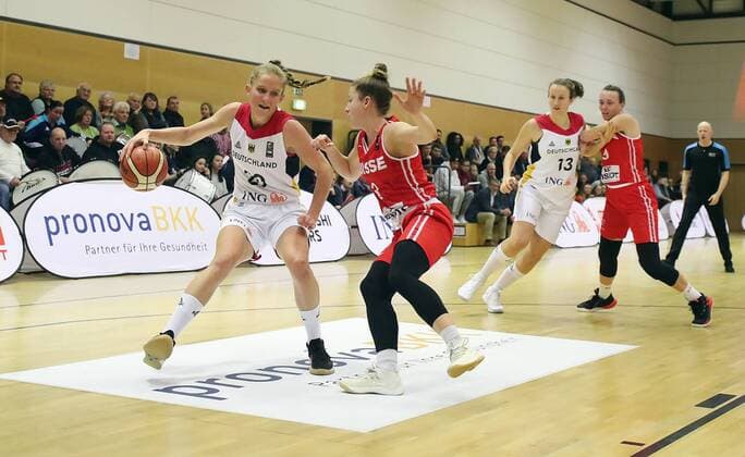 Leonie Fiebich (GER), Giulia Simioni (SUI)