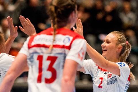 181122 Henny Ella Reistad of Norway celebrates her first goal for the national team Nationalteam during the Mobelringen Cup match between Norway and Hungary on November 22, 2018 in Fornebu. Photo: Jon Olav Nesvold BILDBYRAN kod JE 160364  Copyright: JONxOLAVxNESVOLD BB181122JE015