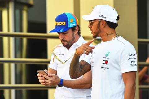 23.11.2018, xekx, Formel 1 FIA, Großer Preis von Abu Dhabi - 2018 Training emspor, v.l. v.l. Fernando Alonso (ESP 14), McLaren Honda bei seinem letzten F1 Wochenende, Lewis Hamilton (GBR 44), Mercedes AMG Petronas Motorsport (DFL DFB REGULATIONS PROHIBIT ANY USE OF PHOTOGRAPHS as IMAGE SEQUENCES and or QUASI-VIDEO) Abu Dhabi