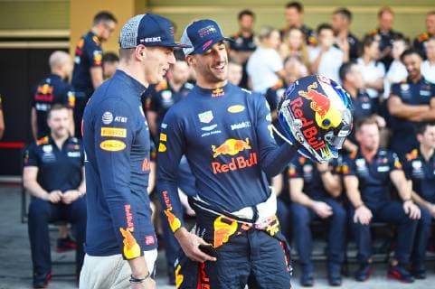 23.11.2018, xekx, Formel 1 FIA, Großer Preis von Abu Dhabi - 2018 Training emspor, v.l. Letztes Rennen für Red Bull Racing: Daniel Ricciardo (AUS 3), Aston Martin Red Bull Racing, Max Verstappen (NED 33) (DFL DFB REGULATIONS PROHIBIT ANY USE OF PHOTOGRAPHS as IMAGE SEQUENCES and or QUASI-VIDEO) Abu Dhabi