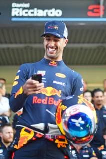 23.11.2018, xekx, Formel 1 FIA, Großer Preis von Abu Dhabi - 2018 Training emspor, v.l. Letztes Rennen für Red Bull Racing: Daniel Ricciardo (AUS 3), Aston Martin Red Bull Racing (DFL DFB REGULATIONS PROHIBIT ANY USE OF PHOTOGRAPHS as IMAGE SEQUENCES and or QUASI-VIDEO) Abu Dhabi