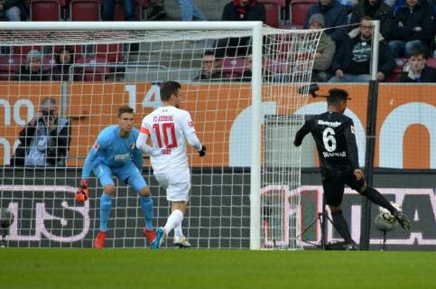 24.11.2018, xemx, Fussball 1.Bundesliga, FC Augsburg - Eintracht Frankfurt emspor, v.l. Jonathan de Guzman (Eintracht Frankfurt 6) Goal scored, erziehlt das Tor zum 0:1 (DFL DFB REGULATIONS PROHIBIT ANY USE OF PHOTOGRAPHS as IMAGE SEQUENCES and or QUASI-VIDEO) Augsburg *** 24 11 2018 xemx Football 1 Bundesliga FC Augsburg Eintracht Frankfurt emspor v l Jonathan de Guzman Eintracht Frankfurt 6 Goal scored scores the goal to 0 1 DFL DFB REGULATIONS PROHIBIT ANY USE OF PHOTOGRAPHS as IMAGE SEQUENCES and or QUASI VIDEO Augsburg