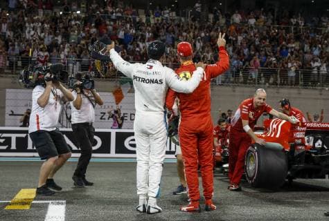 Motorsports: FIA Formula One World Championship WM Weltmeisterschaft 2018, Grand Prix of Abu Dhabi, World Championship;2018;Grand Prix;Abu Dhabi, , 5 Sebastian Vettel (GER, Scuderia Ferrari) 44 Lewis Hamilton (GBR, Mercedes AMG Petronas F1 Team), Abu Dhabi United Arab Emirates