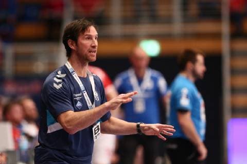 Handball 2. Bundesliga 2018 2019 - Hamburg Handball vs. TV 05 07 Huettenberg Trainer Torsten Jansen (Hamburg) dirigiert sein Team . Sporthalle Hamburg Hamburg Foto: Frank Schoof