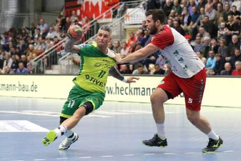 Bartosz Konitz (VfL Eintracht Hagen 17) gegen Jan Brosch (ASV Hamm-Westfalen 5)(rechts) , ASV Hamm-Westfalen vs VfL Eintracht Hagen, Handball, 2. Bundesliga, 24.11.2018, ASV Hamm-Westfalen vs VfL Eintracht Hagen, Handball, 2. Bundesliga, 24.11.2018 Hamm Copyright: xEibner Jan_Strohdiekx EP_JSK