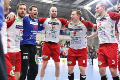 Siegesjubel bei v.l. Soeren Suedmeier (ASV Hamm-Westfalen 17), Oliver Krechel (ASV Hamm-Westfalen 23), Markus Fuchs (ASV Hamm-Westfalen 6), Jakob Schwabe (ASV Hamm-Westfalen 11), Fabian Huesmann (ASV Hamm-Westfalen 3), ASV Hamm-Westfalen vs VfL Eintracht Hagen, Handball, 2. Bundesliga, 24.11.2018, ASV Hamm-Westfalen vs VfL Eintracht Hagen, Handball, 2. Bundesliga, 24.11.2018 Hamm Copyright: xEibner Jan_Strohdiekx EP_JSK