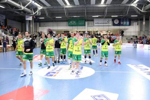 Der VfL Eintracht Hagen verabschiedet sich enttaeuscht von den mitgereisten Fans, ASV Hamm-Westfalen vs VfL Eintracht Hagen, Handball, 2. Bundesliga, 24.11.2018, ASV Hamm-Westfalen vs VfL Eintracht Hagen, Handball, 2. Bundesliga, 24.11.2018 Hamm Copyright: xEibner Jan_Strohdiekx EP_JSK
