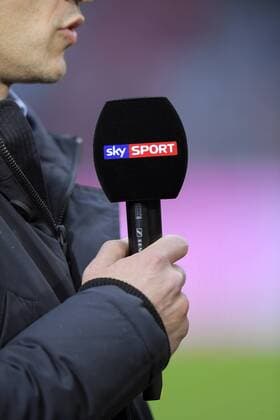 24.11.2018, Fussball 1. Bundesliga 2018 2019, 12. Spieltag, FC Bayern München - Fortuna Düsseldorf, in der Allianz-Arena München. Trainer Niko Kovac (FC Bayern München) beim SKY Interview. ***DFL and DFB regulations prohibit any use of photographs as image sequences and or quasi-video.*** *** 24 11 2018 Football 1 Bundesliga 2018 2019 12 Matchday FC Bayern Munich Fortuna Düsseldorf in the Allianz Arena Munich Coach Niko Kovac FC Bayern Munich at SKY Sport Interview DFL and DFB regulations prohibit any use of photographs as image sequences and or quasi video