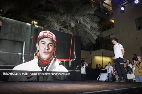ALONSO Fernando (spa), McLaren Renault MCL33, portrait ceremony farewell during the 2018 Formula One World Championship WM Weltmeisterschaft Abu Dhabi Grand Prix from November 22 to 25 in Yas Marina - Motorsports: FIA Formula One World Championship 2018, Grand Prix of Abu Dhabi, World Championship;2018;Grand Prix;Abu Dhabi, Abu Dhabi United Arab Emirates